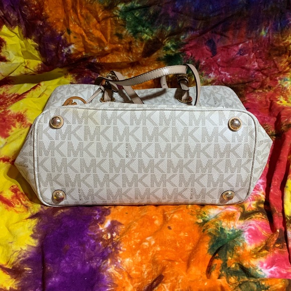 Michael Kors Jet Set Monogram Tote - Picture 6 of 8